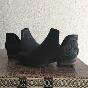 Sorel Lolla Cut-Out Boot Bootie Black Snake 11